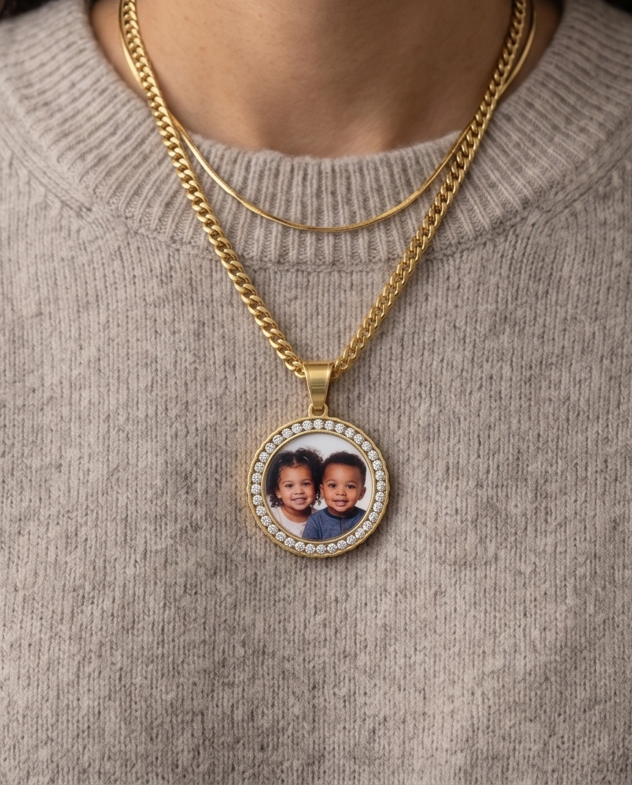 Small Circle Zirconia Photo Pendant