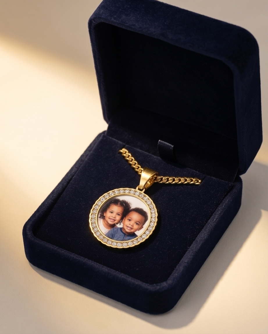 Small Circle Zirconia Photo Pendant